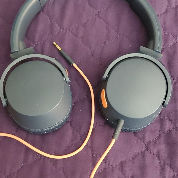 Used - Kids  Black and Orange Headphones - Picture 3 of 4